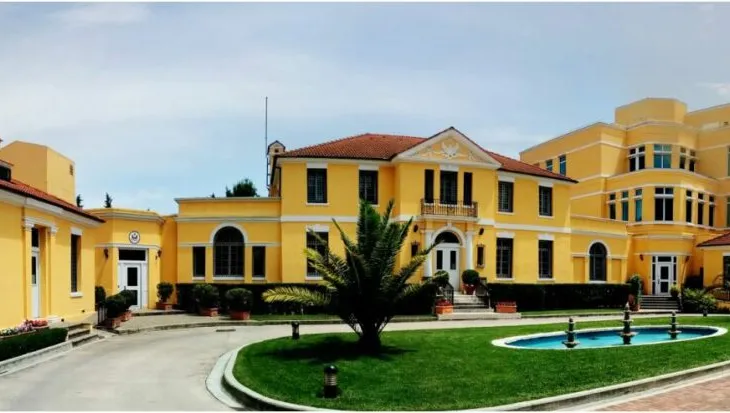 “Dhunë dhe hakmarrje!”, Ambasada e SHBA në Tiranë iu vë ‘vijën e kuqe’ disa bizneseve: Ja lokalet ku shtetasit amerikanë nuk duhet të shkojnë!