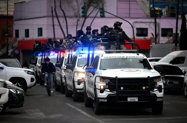 Dhunë e kaos në Meksikë pas vdekjes së “El Mencho”, 10 mijë ushtarë në terren