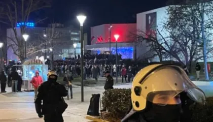 Dhunë në Novi Sad/ Studentët akuzojnë mbështetësit e pushtetit për sulm gjatë protestës