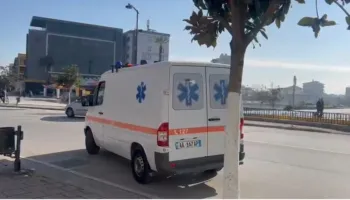 Dhunohet endacaku në Fier, mjekët: Ka marrë ndihmë edhe një javë më parë, ishte në gjendje të rëndë