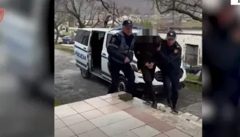 Dhunoi fizikisht 51-vjeçarin dhe më pas i mori makinën e ia dëmtoi, arrestohet i riu në Bulqizë, prej një viti në kërkim