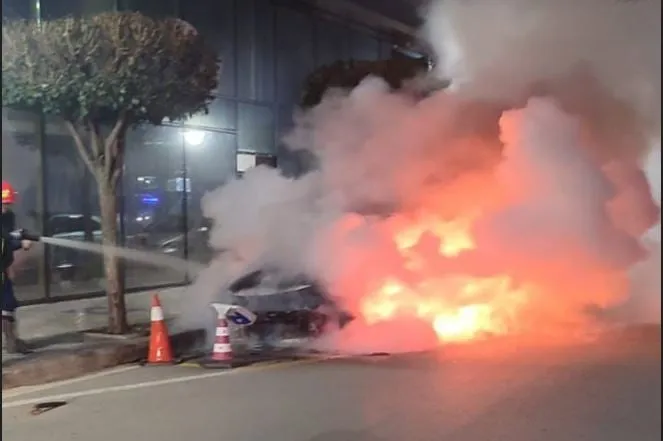 Digjet gjatë natës një Range Rover në Pogradec, mjeti në pronësi të një personi me precedent penal