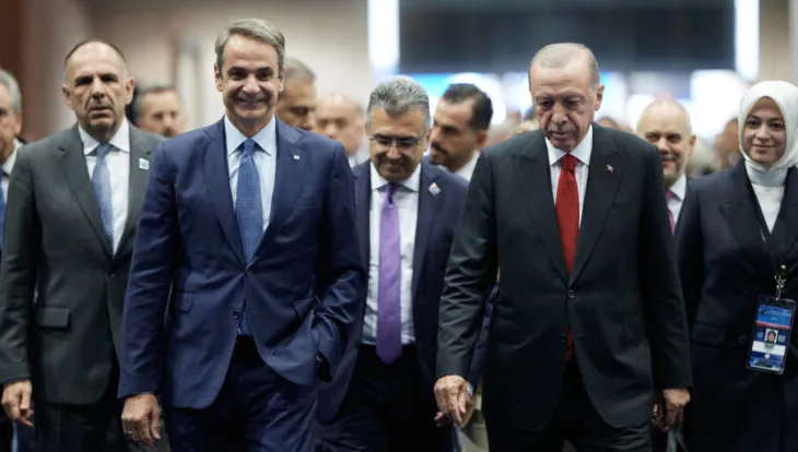 Diplomaci apo përballje? Takimi Mitsotakis–Erdogan dhe frika e një “fronti” të ri rajonal