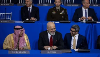 “Disa presidentëve këtu duhet t’i vijë turp”/ Rama ngre çështjen e Hagës në Bordin e Paqes: Le të bëjmë diçka para se të bëhet më keq