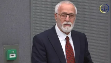 Dita e fundit e deklaratave përmbyllëse në Hagë, Krasniqi – prokurorëve: Folët me gjuhën e serbëve!