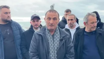 Dita e pestë e protestës, vijon përplasja e banorëve të Rrjollit me policinë: Haku jonë e ka vra gjyqtarin…do t’i vrasim të gjithë