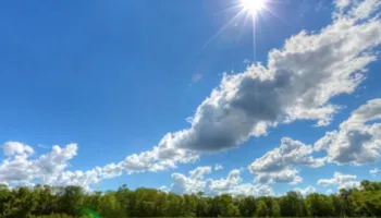 Dita e sotme me diell në pjesën më të madhe të territorit, reshje shiu në disa zona