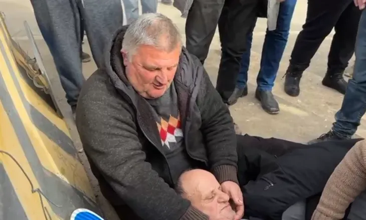 Dita e tretë e protestës në Velipojë, i moshuari bie pa ndjenja: Nesër do jemi para SPAK-ut