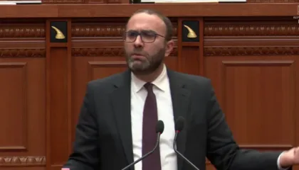 “Do jeni lëkurë këpuce për SPAK”, Bardhi akuza mazhorancës: Nuk ka integrim pa i hequr imunitetin Ballukut