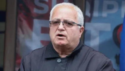 Do pres dorën për Berishën/ Edmond Spaho shpërthen ndaj militantëve të PD: Jeni të marrë