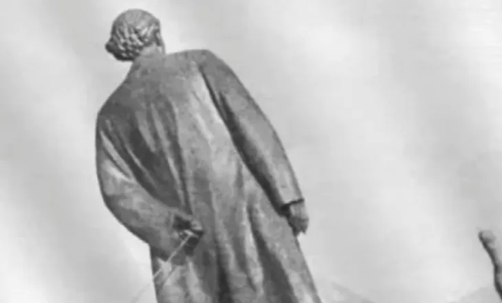 Dokumenti i publikuar në Exclusive/ Kupola komuniste e dinte që busti i Enverit do rrëzohej, Hekuran Isai njoftoi Ramiz Alinë dhe Adil Çarçanin