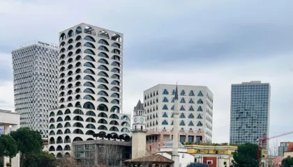 Dorëheqja apo Pakti? Arkitekti, territori dhe fati i profesioneve!