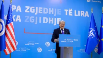 “Dorëheqja e Edi Ramës, kushti për të zgjidhur udhëkryqin ku ndodhet Shqipëria”/ Berisha: Për të mbrojtur krimet e tij…