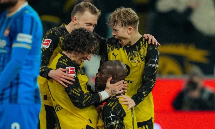 Dortmund bën përmbysjen e madhe dhe rihap garën për titullin në Bundesligë (video)