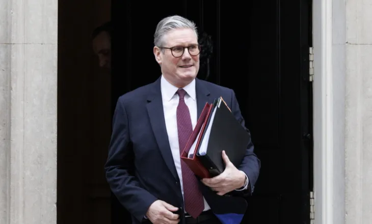 Dosja Epstein, Starmer reagon sërish: Nuk do ta braktis mandatin që më është dhënë