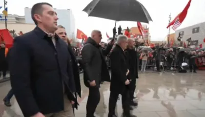 “Drejtësi, jo politikë”/ Tubimi masiv në Kosovë, bashkohet edhe kryetari i BDI-së Ali Ahmeti