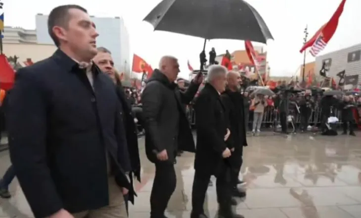 “Drejtësi, jo politikë”/ Tubimi masiv në Kosovë, bashkohet edhe kryetari i BDI-së Ali Ahmeti