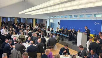 Dritan Nesho, shqiptaro-amerikani që bashkëpunon me liderët botëror