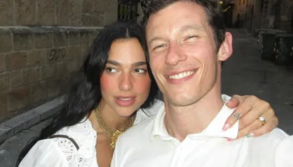 Dua Lipa dhe Callum Turner do të martohen në Itali?