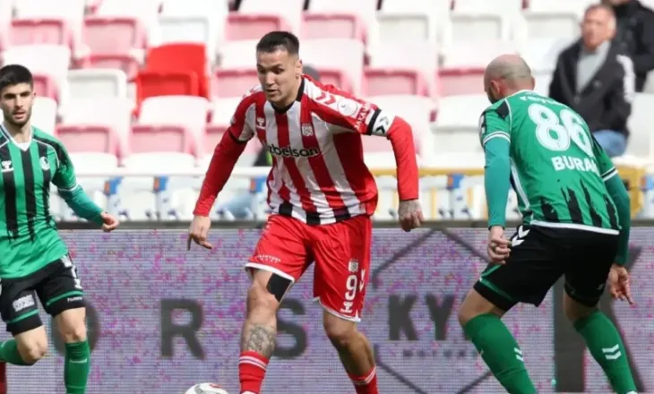 “Dua të mbyll karrierën te Sivaspor”, presidenti i klubit flet për të ardhmen e Manajt