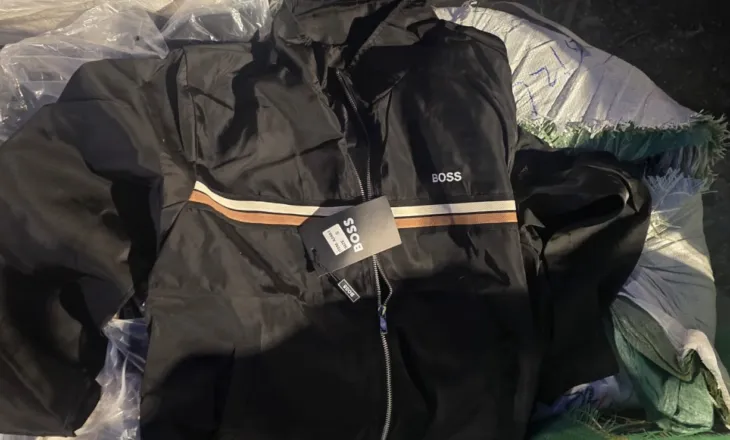 Durrës/ Nga Adidas e Nike tek Gucci, bllokohen mbi 100 mijë veshje të falsifikuara me marka të njohura