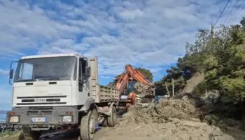 Durrës, rrëshqitjet e dherave bllokojnë aksin Currila–Kallm