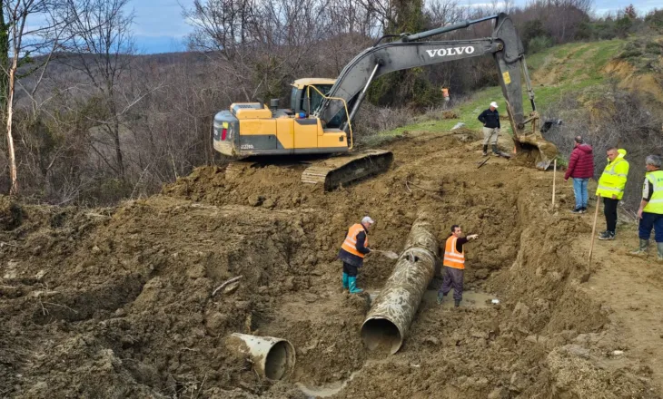 Durrësi rrezikon të mbetet pa ujë të pijshëm/ Defekt i rëndë në tubacion pas rrëshqitjes së dherave, ja zonat që mund të preken