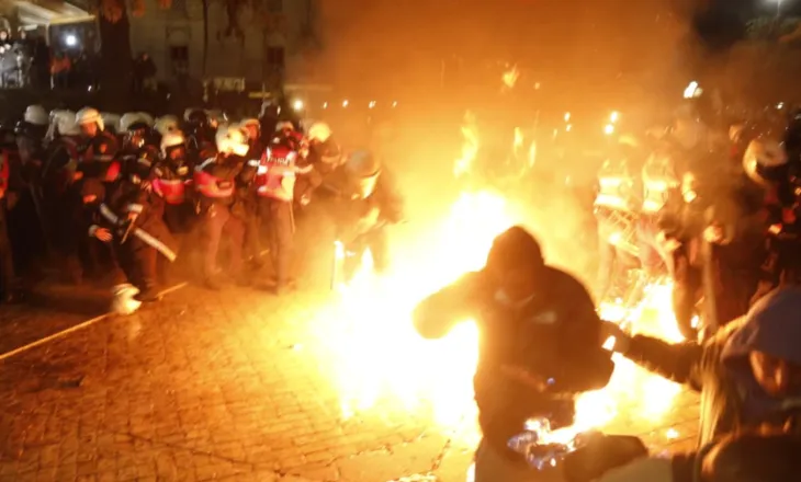 DW: Protesta e opozitës në Tiranë me jehonë në median gjermane