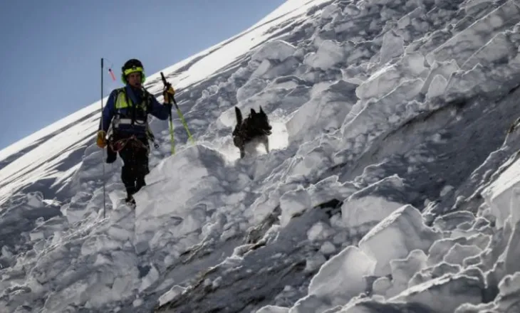 Dy skiatorë humbin jetën nga orteku në Alpet Franceze, shpëtojnë dy të tjerë që ishin pjesë e grupit