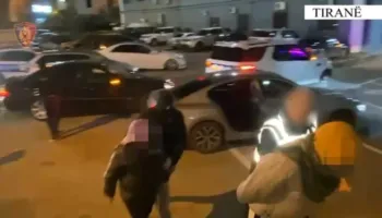 Dy të arrestuar në Kashar, kapen duke transportuar 5 emigrantë drejt BE-së