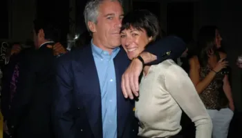 Dyshohet se bashkëpunoi abuzimin e të miturave! Ghislaine Maxwell do të heshtë para Kongresit për dosjen Epstein, ja arsyeja