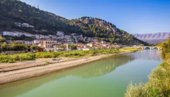 Dyshohet se u vetëmbyt në lumin Osum, nxirret trupi i pajetë i 58-vjeçares në Berat