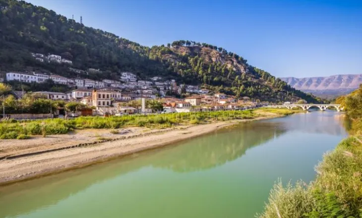 Dyshohet se u vetëmbyt në lumin Osum, nxirret trupi i pajetë i 58-vjeçares në Berat