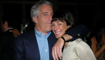 E dënuar si bashkëpunëtore e Epstein, Maxwell “kyç” gojën, refuzon t’u përgjigjet pyetjeve në Kongres