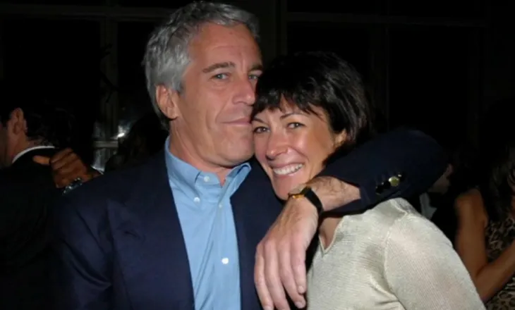 E dënuar si bashkëpunëtore e Epstein, Maxwell “kyç” gojën, refuzon t’u përgjigjet pyetjeve në Kongres