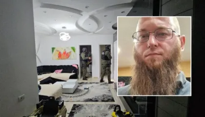 “E gjeta përgjuesin, por nuk e lëviza”, zbardhet dëshmia e detektives që kontrolloi banesën e Llapushit