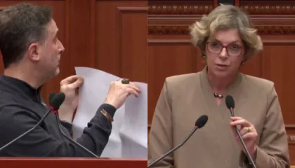 “E kemi zhvendosur përkohësisht”, Braçe ministres Sala për shërbimin ambulant: Shifrat tuaja i kundërshtoj, 7 minuta një vizitë?