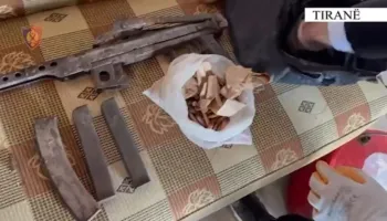 E kishte kthyer shtëpinë në ‘arsenal armësh’, arrestohet 63-vjeçari në Tiranë