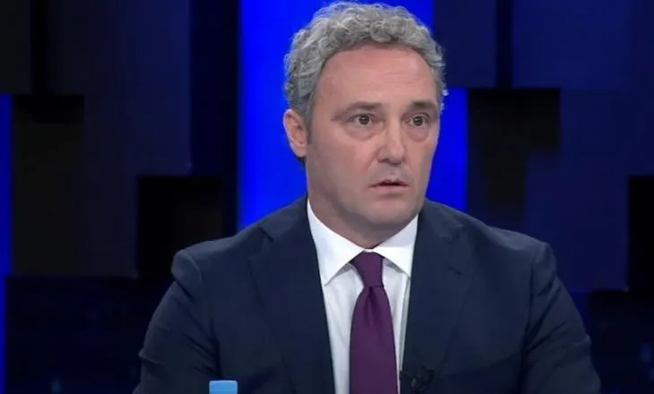 “E ktheu Shqipërinë, në parajsë hajdutash”/ Protesta, Spahia: Ky vend nuk i përket Edi Ramës, dhe klanit të tij