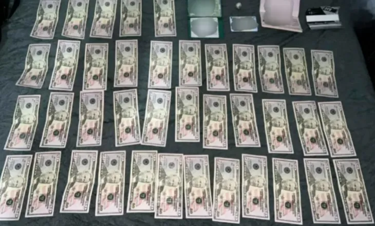 E mitura kapet me kartëmonedha të falsifikuara/ Tre të arrestuar për falsifikim të parave dhe lëndë narkotike