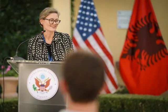 E ngarkuara me punë e SHBA-ve në Kuvend, takim me Niko Peleshin