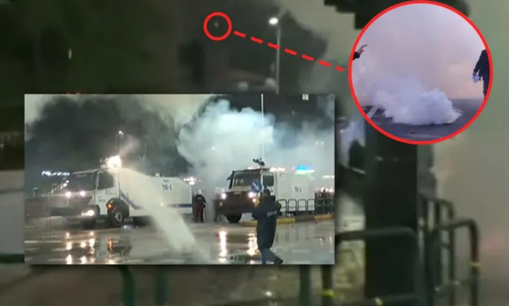 E paprecedentë/ Policia sulmon gazetarët e Syri TV me ujë me piper gjatë protestës