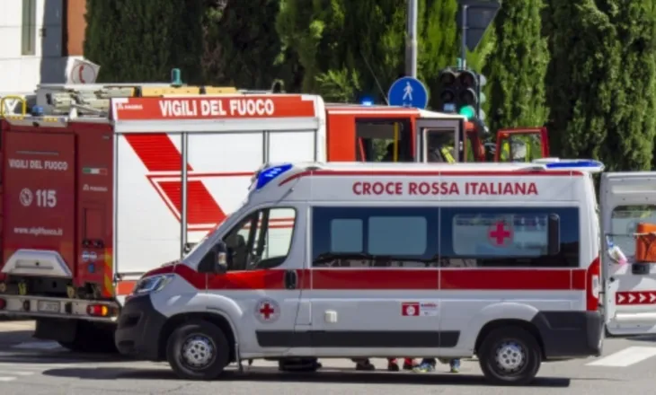 E rëndë/ 40-vjeçari po ofendonte arbitrin gjatë ndeshjes, bashkëshortja keqkuptohet dhe e plagos me thikë