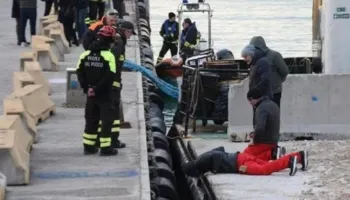 E rëndë/ Dhunoi barbarisht nënën e tij, i riu shqiptar i jep fund jetës duke u mbytur në det (Detaje)