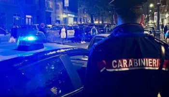 E rëndë në Itali, 58-vjeçari vret nënën dhe e fsheh trupin në pyll