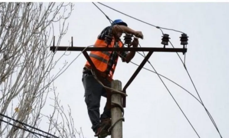 E rëndë në Lezhë, elektricisti humb jetën teksa punonte në shtyllë