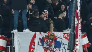 E turpshme/ Tifozët shpalosin hartën e Kosovës me flamurin serb në Europa League, Crvena Zvezda krenohet në rrjetet sociale