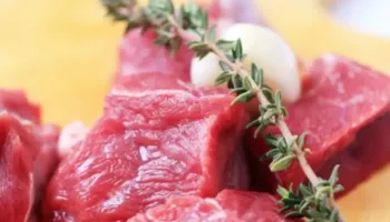 E vërteta që nuk thuhet shpesh: Cili mish rrit rrezikun e kancerit