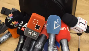 Edhe shoqata e gazetarëve “abcd….. zh” kërkon rritje rrogash në Kushtetuese!