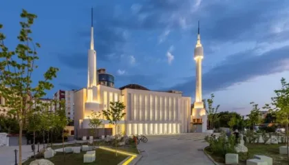 Edi Rama ndan pamjet: Xhamia e Ballies në Elbasan e vlerësuar si një nga objektet më të veçanta të kultit në botë (Video)